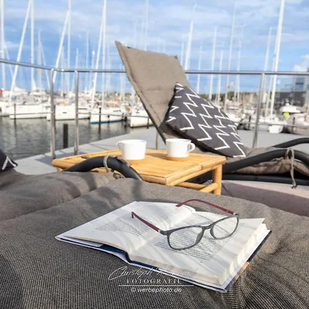 Houseboat Seahorse Comfortable Vacation Heiligenhafen