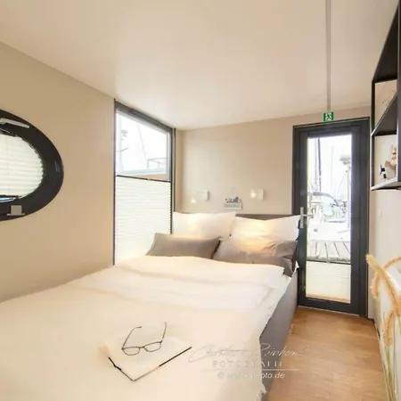 Houseboat Seahorse Comfortable Vacation Hotel