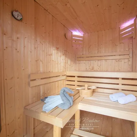 Houseboat Seahorse Comfortable Vacation